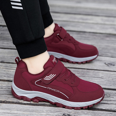 Model ușor și confortabil de adidași cu partea superioară din plasă - pentru bărbați și femei