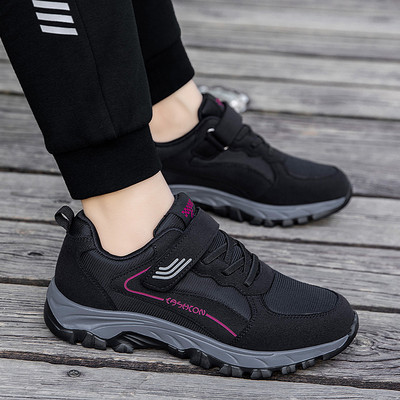 Model ușor și confortabil de adidași cu partea superioară din plasă - pentru bărbați și femei