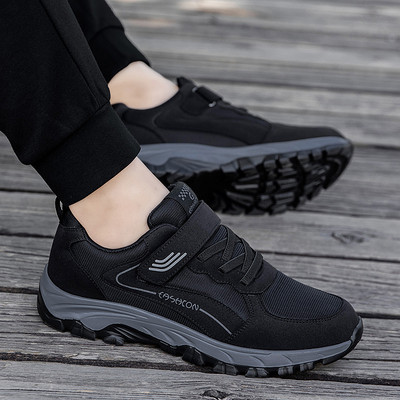 Model ușor și confortabil de adidași cu partea superioară din plasă - pentru bărbați și femei