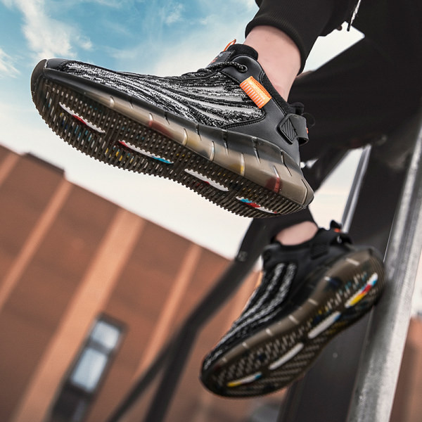 Adidasi de toamna pentru barbati cu o parte din plasa si talpa colorata