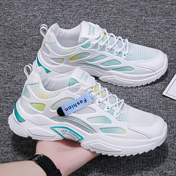 Tenisi moderni pentru bărbați cu talpă aspră - mai multe modele