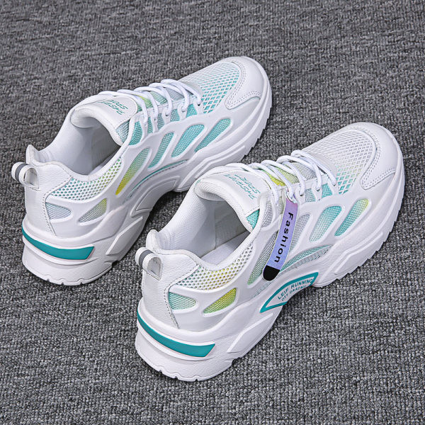 Tenisi moderni pentru bărbați cu talpă aspră - mai multe modele