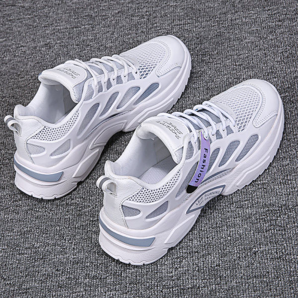 Tenisi moderni pentru bărbați cu talpă aspră - mai multe modele