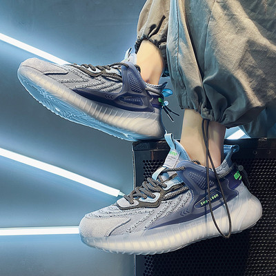 Tenisi de bărbați controversați cu șireturi în mai multe culori