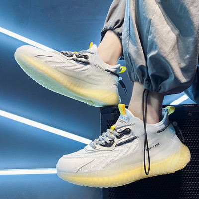 Tenisi de bărbați controversați cu șireturi în mai multe culori