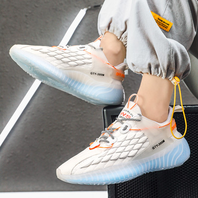 Tenisi de bărbați controversați cu șireturi în mai multe culori