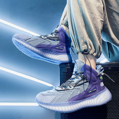 Tenisi de bărbați controversați cu șireturi în mai multe culori