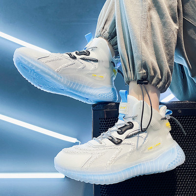 Tenisi de bărbați controversați cu șireturi în mai multe culori