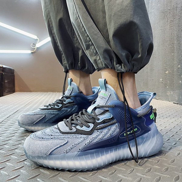 Tenisi de bărbați controversați cu șireturi în mai multe culori