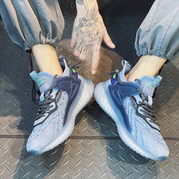 Tenisi de bărbați controversați cu șireturi în mai multe culori