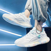 Model nou de adidasi sport cu talpa colorata