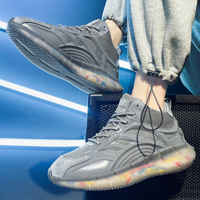 Model nou de adidasi sport cu talpa colorata