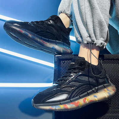 Model nou de adidasi sport cu talpa colorata