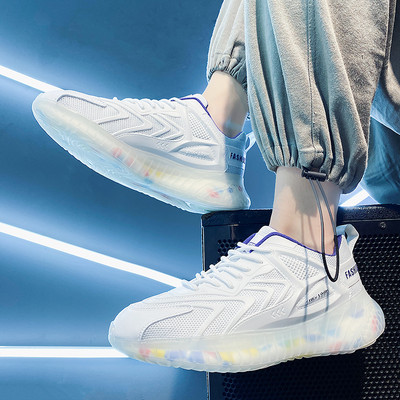 Model nou de adidasi sport cu talpa colorata