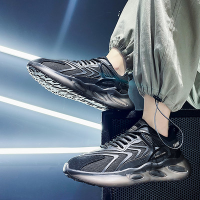 Model nou de adidasi sport cu talpa colorata