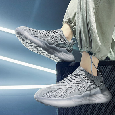 Model nou de adidasi sport cu talpa colorata