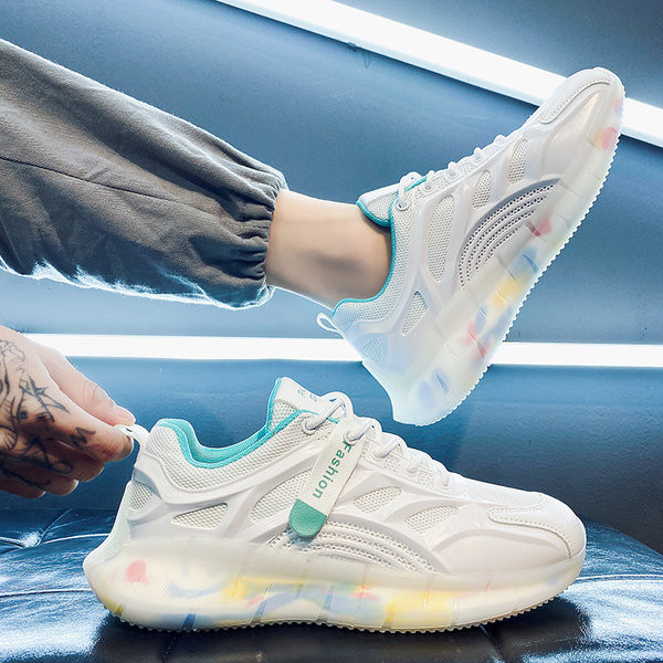 Model nou de adidasi sport cu talpa colorata