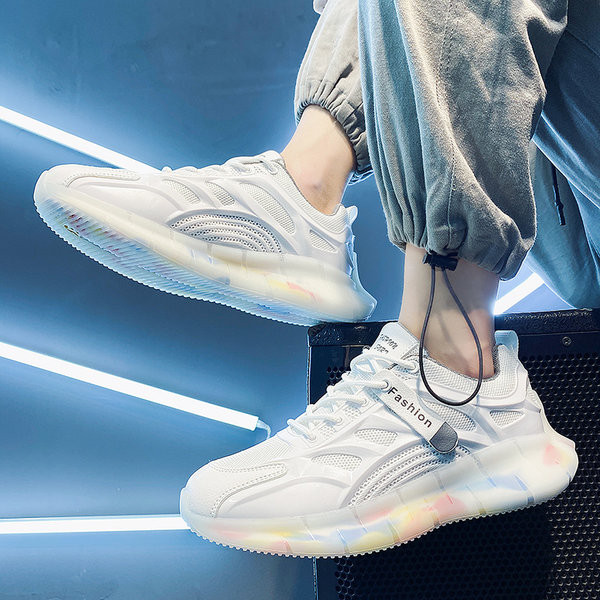 Model nou de adidasi sport cu talpa colorata