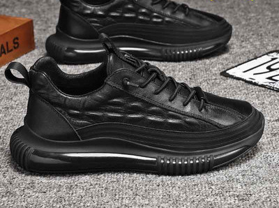 Model nou de adidași pentru bărbați cu talpă groasă - în alb și negru