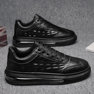 Νέο μοντέλο ανδρικά αθλητικά παπούτσια με χοντρές σόλες - σε λευκό και μαύρο χρώμα