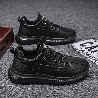 Νέο μοντέλο ανδρικά αθλητικά παπούτσια με χοντρές σόλες - σε λευκό και μαύρο χρώμα