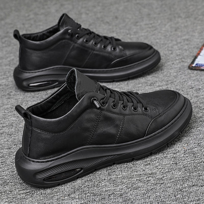 Νέο μοντέλο ανδρικά αθλητικά παπούτσια με χοντρές σόλες - σε λευκό και μαύρο χρώμα