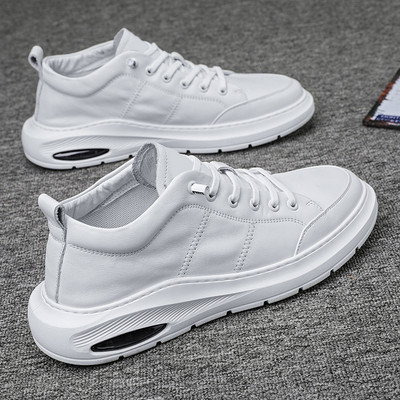 Νέο μοντέλο ανδρικά αθλητικά παπούτσια με χοντρές σόλες - σε λευκό και μαύρο χρώμα