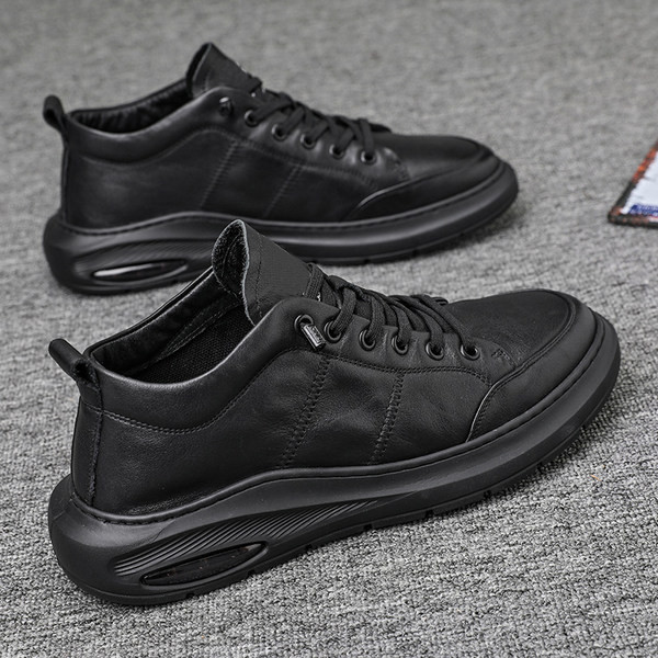 Νέο μοντέλο ανδρικά αθλητικά παπούτσια με χοντρές σόλες - σε λευκό και μαύρο χρώμα