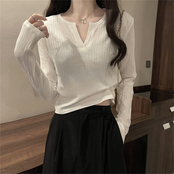 Ženska bluza od samta sa špic izrezom