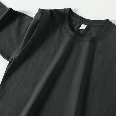 Μονόχρωμο φαρδύ μπλουζάκι με οβάλ λαιμόκοψη