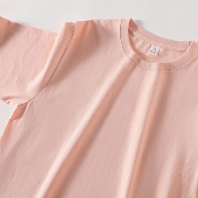 Μονόχρωμο φαρδύ μπλουζάκι με οβάλ λαιμόκοψη