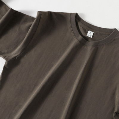 Μονόχρωμο φαρδύ μπλουζάκι με οβάλ λαιμόκοψη