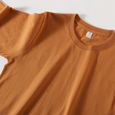 Μονόχρωμο φαρδύ μπλουζάκι με οβάλ λαιμόκοψη