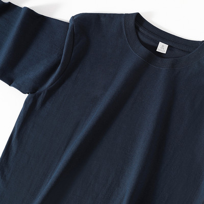 Μονόχρωμο φαρδύ μπλουζάκι με οβάλ λαιμόκοψη