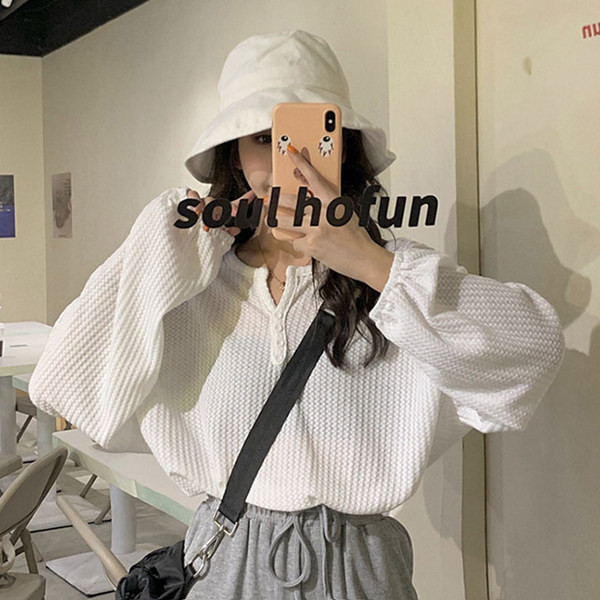 Široki model proljetno-jesenske bluze na gumbe