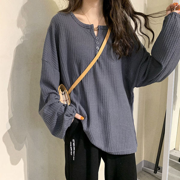 Široki model proljetno-jesenske bluze na gumbe