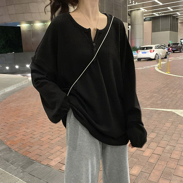 Široki model proljetno-jesenske bluze na gumbe