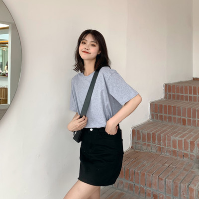 Casual μονόχρωμο γυναικείο μπλουζάκι με κοντά μανίκια