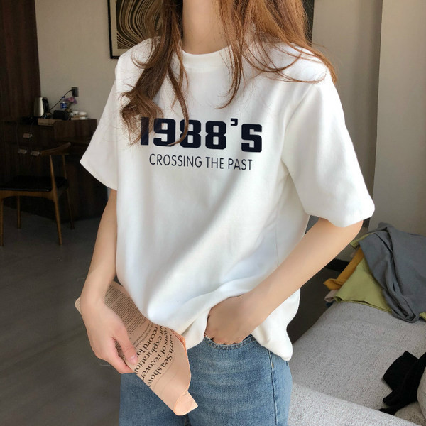 Ljetna ženska majica s različitim printom