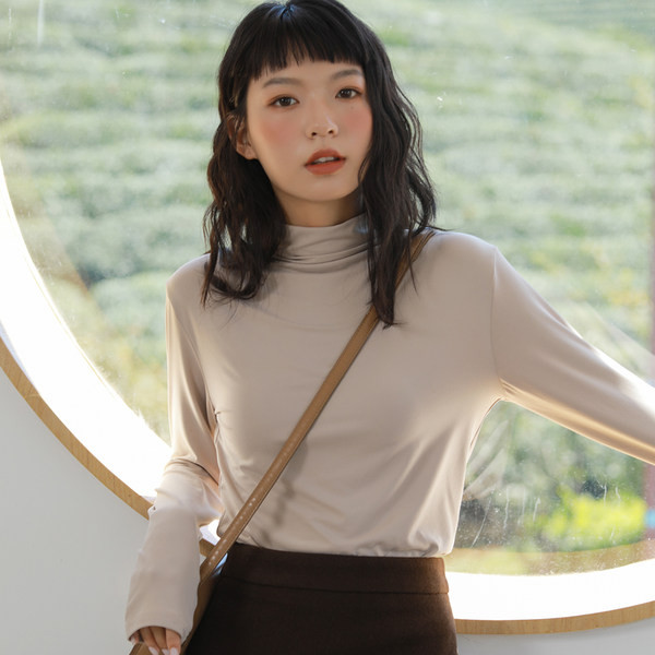 Ženska ležerna polo majica s dugim rukavima i polu visokim ovratnikom