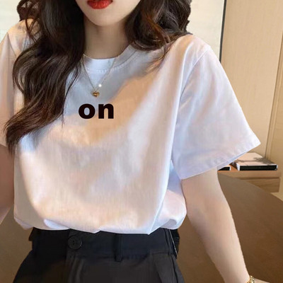 Tricou casual cu aplicatii diverse - pentru femei