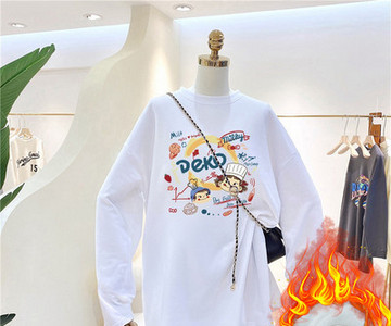 Bluză lată din bumbac cu imprimeu color și decolteu oval