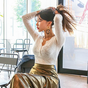 Εφαρμοσμένη κοτλέ μπλούζα με κουμπιά