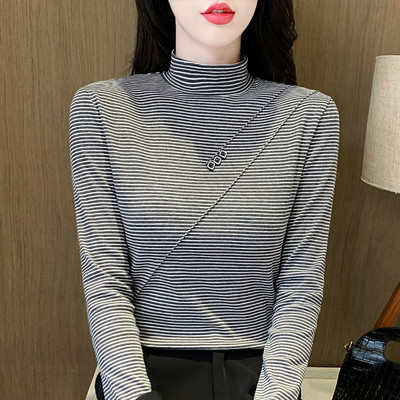 Bluză de damă în dungi, cu guler polo și mâneci lungi