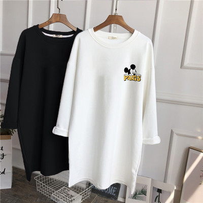 Široka jesensko-zimska bluza s aplikacijom u boji