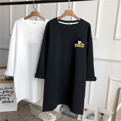 Široka jesensko-zimska bluza s aplikacijom u boji