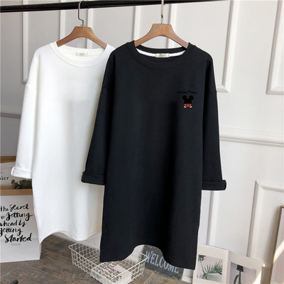 Široka jesensko-zimska bluza s aplikacijom u boji