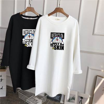 Široka jesensko-zimska bluza s aplikacijom u boji