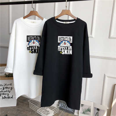 Široka jesensko-zimska bluza s aplikacijom u boji