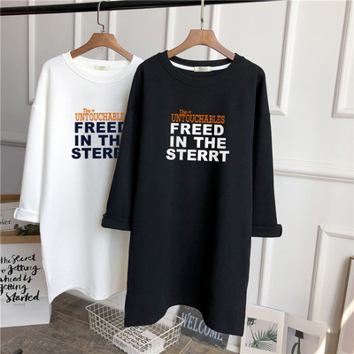 Široka jesensko-zimska bluza s aplikacijom u boji